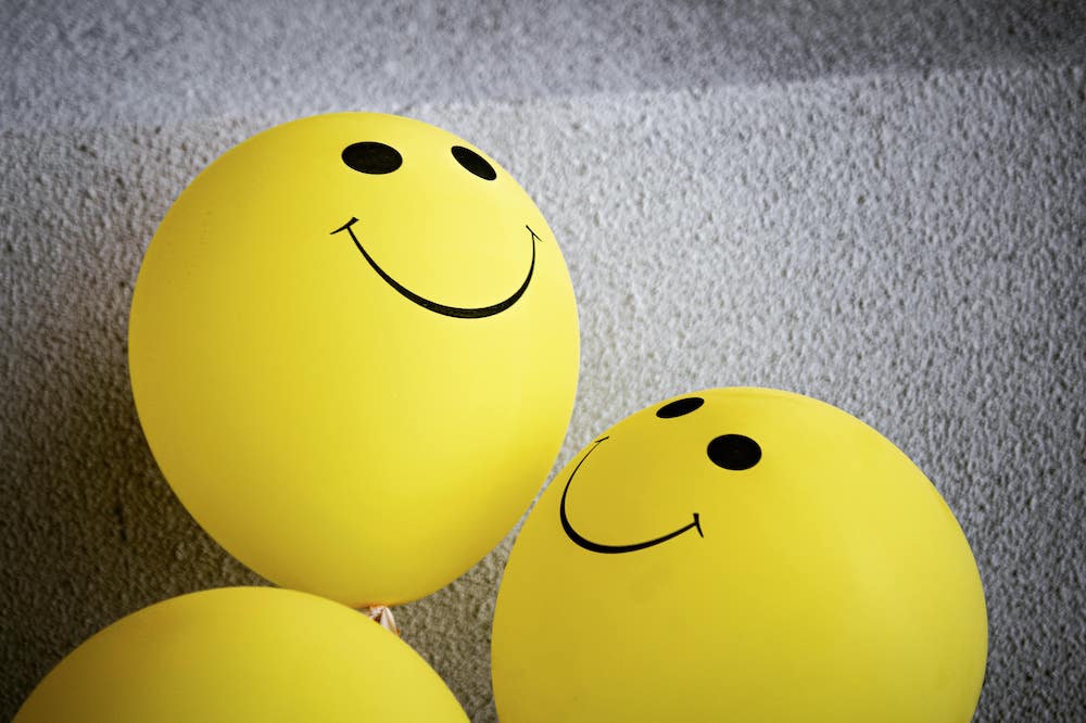 Smile, yellow balloons
